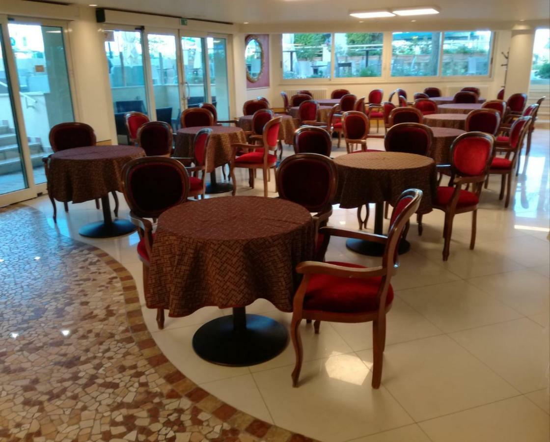 Hotel Lady Mary Milano Marittima Extérieur photo